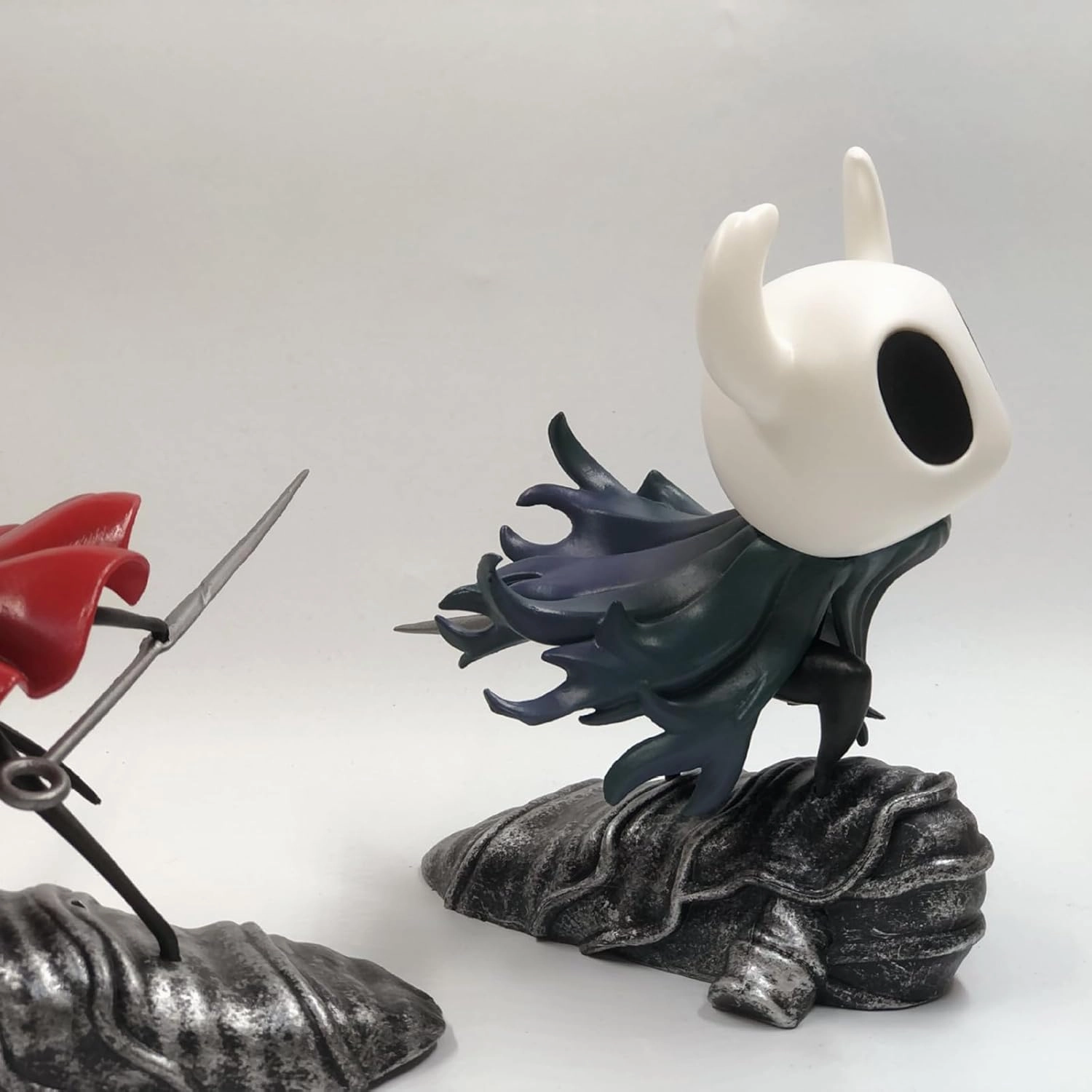 15cm/6.5 inch Hollow-Knight Game Character Collectible Figure Statue，Popular Game Hollow-Knight Action Figure, a Gift for Game Fans and Friends (Battle Protagonist)