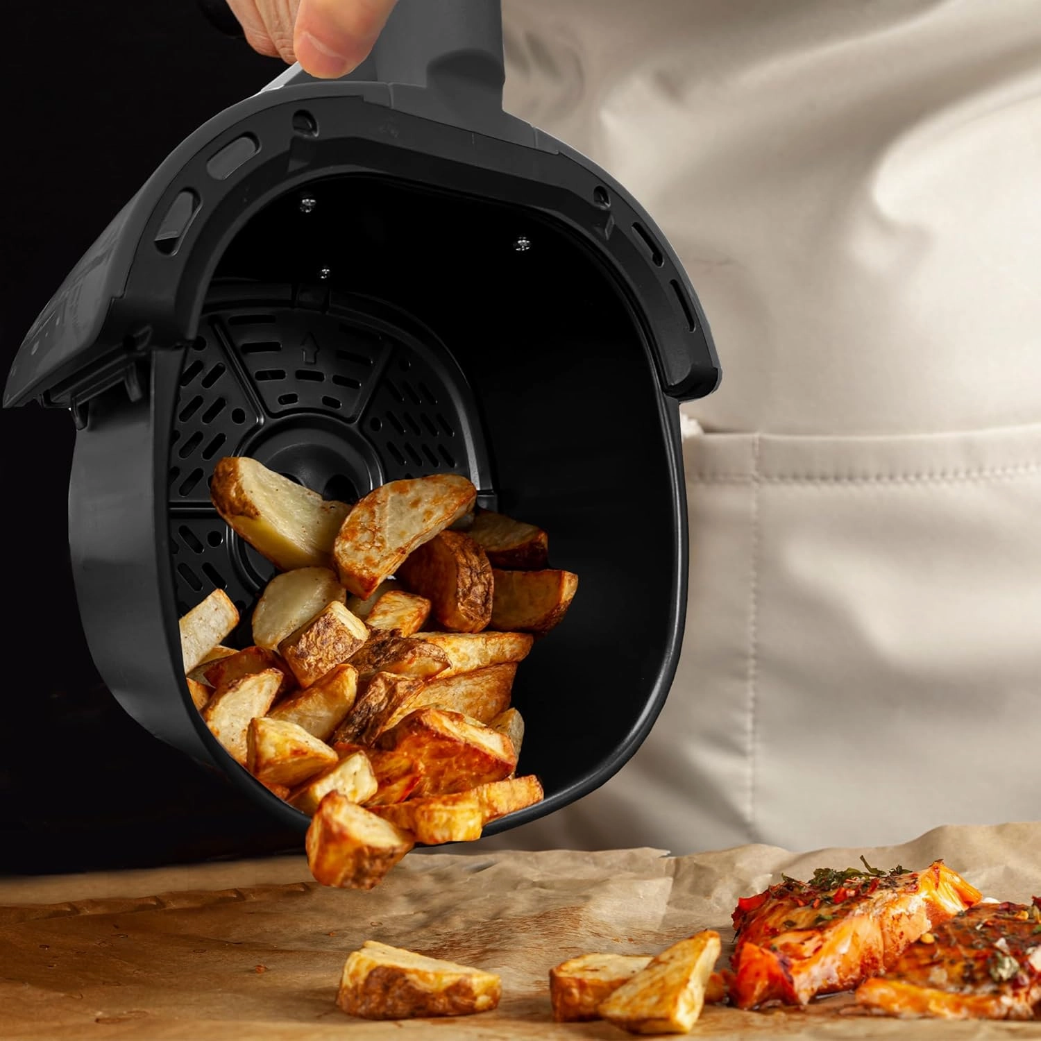 Aiwa Compact Air Fryer, 2.6 Qt, 1200W Electric with 400F Fast Heating, 360 Convection Cooking, 60 Minute Timer, Easy Clean Design for Oil-Free Crispy Meals