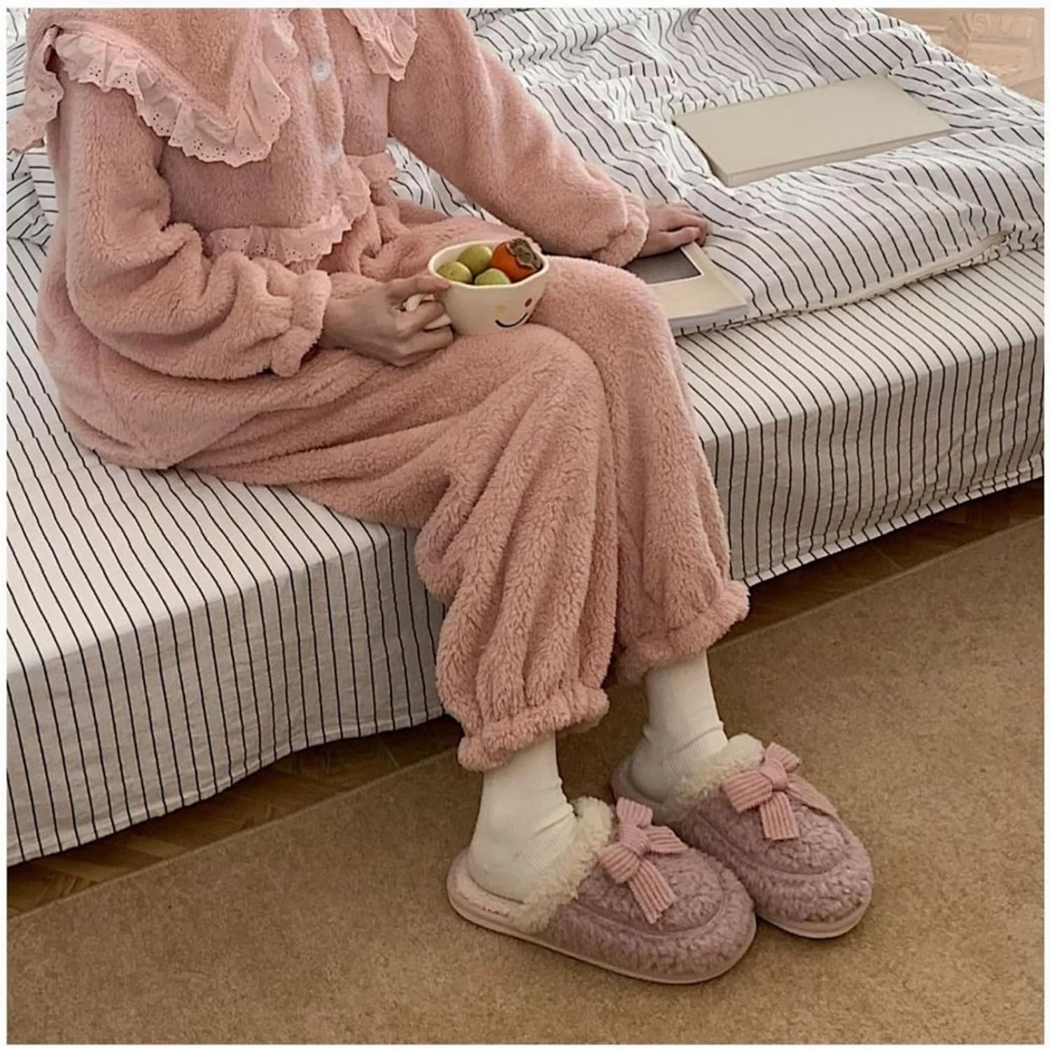 Bow slippers Plush cotton slippers Cotton slippers for men and women at home Warm cotton slippers Cotton slippers