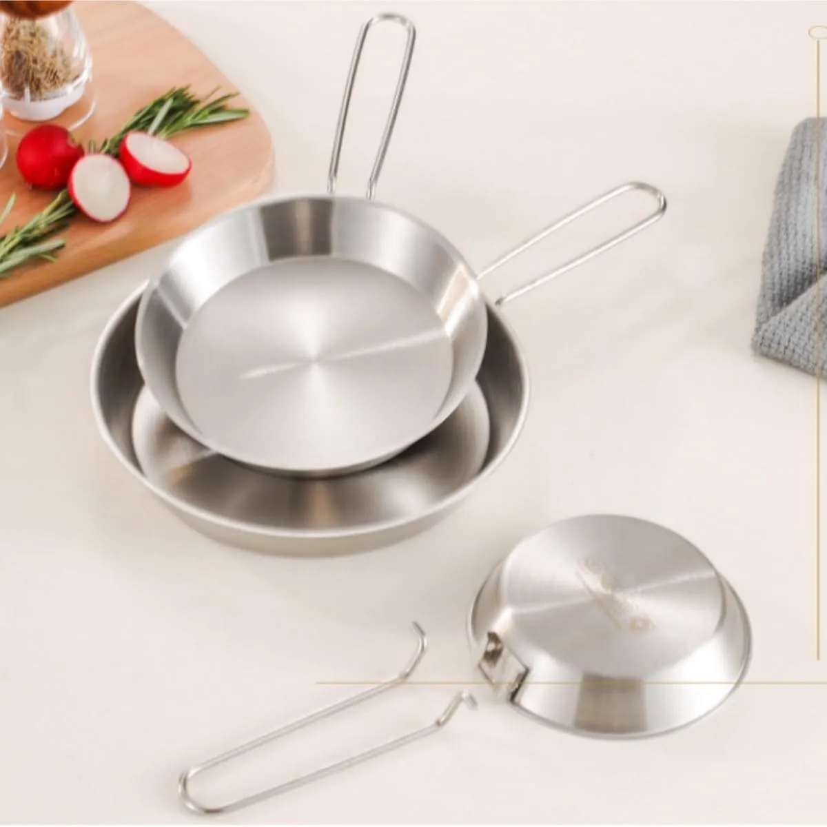 Camping Cookware 304 Stainless Steel Frying Pan Outdoor Flat Bottom Frying Pan Portable Camping Cooker Survival Gear(20cm)