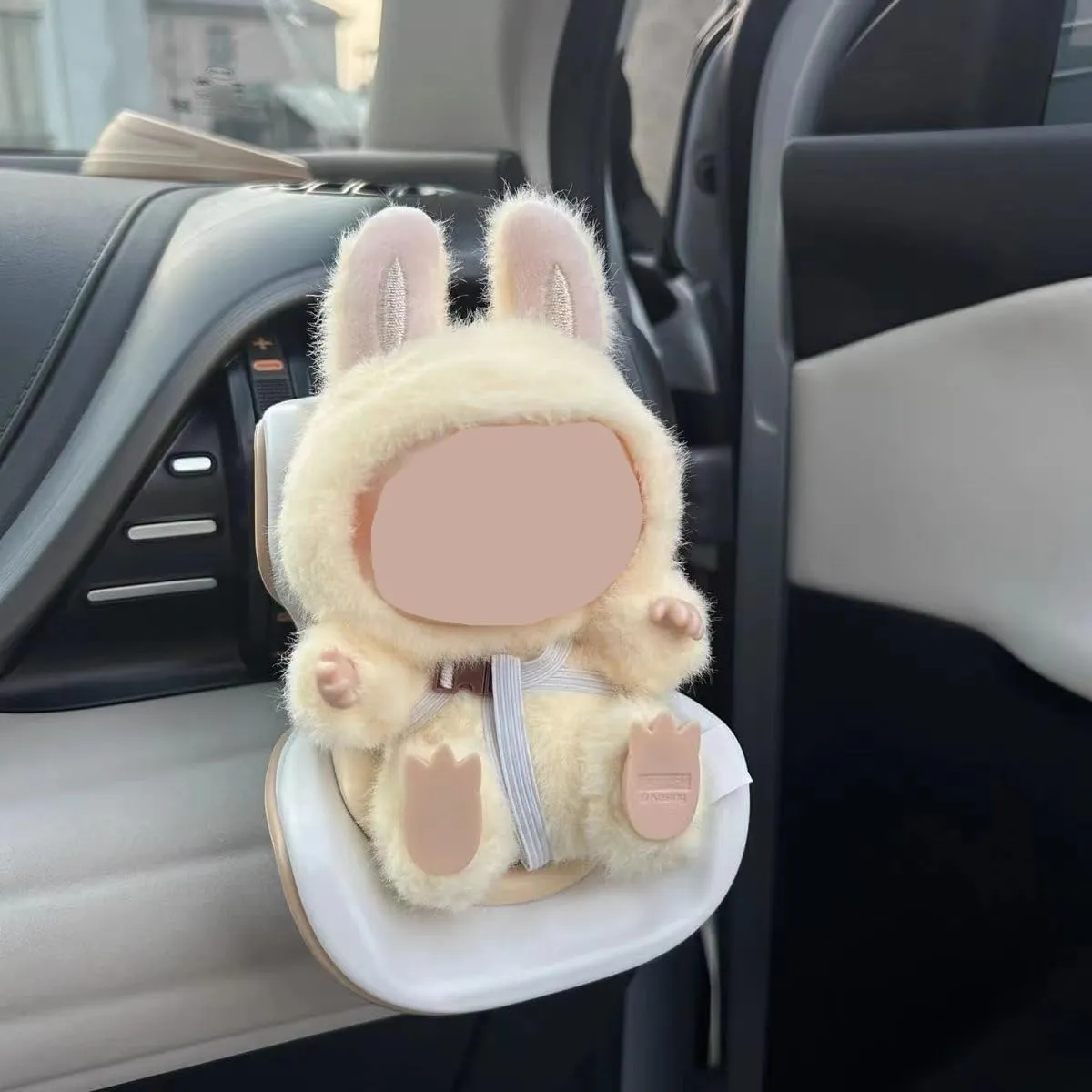Car Seat Protector for 15&17cm Dolls,Cute Desktop Display Ornament Set Accessories for Dolls,Air Vent Stuffed Toy Carseat,Car Ornament and for Blind Box Doll Fans and Doll Collectors (Khaki)