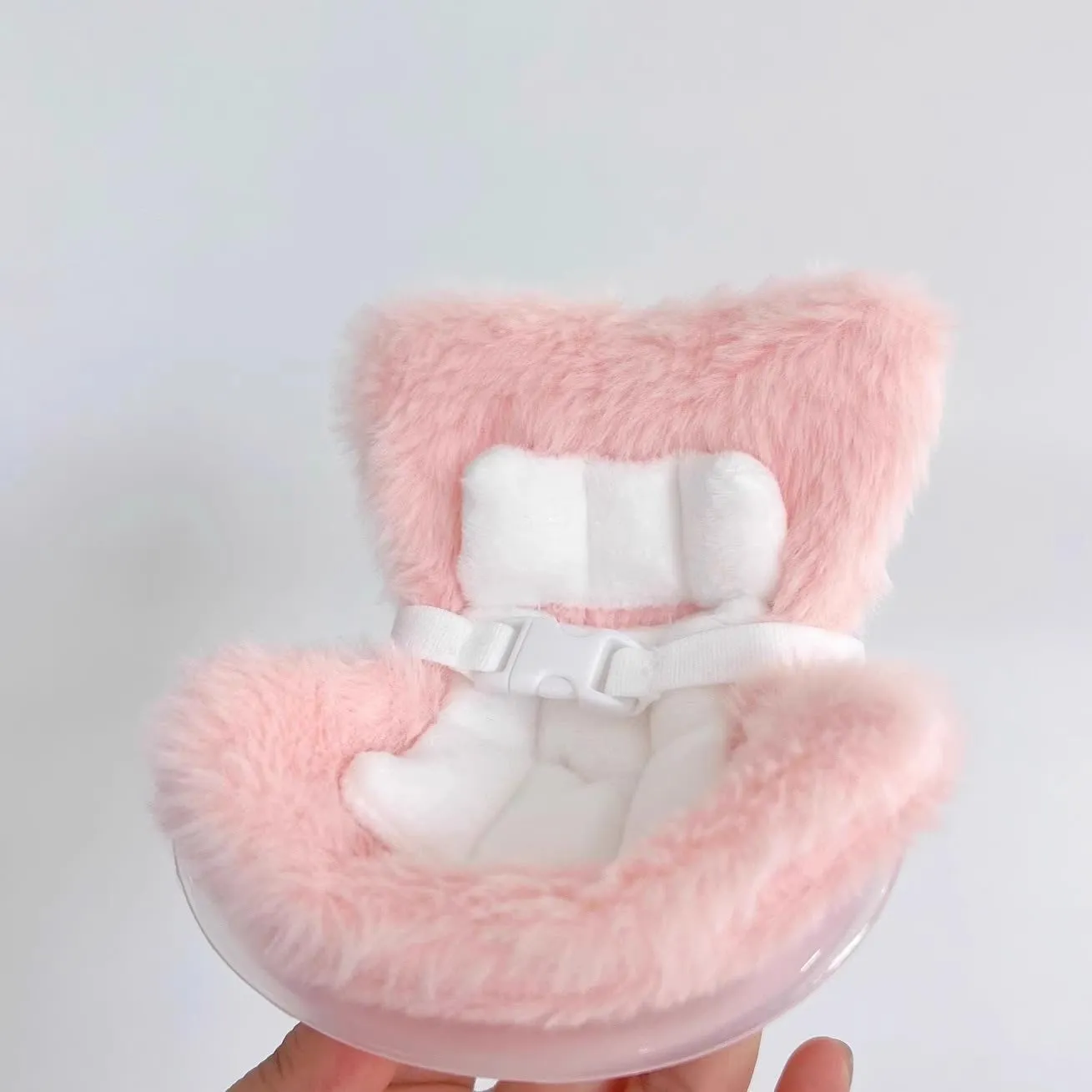 Doll Accessories: Car Air Vent Safety Seat for 17cm Plush Dolls – Plush Doll Sofa, Car Decoration, Display Stand, Protects Dolls (Doll Not Included) (Pink)