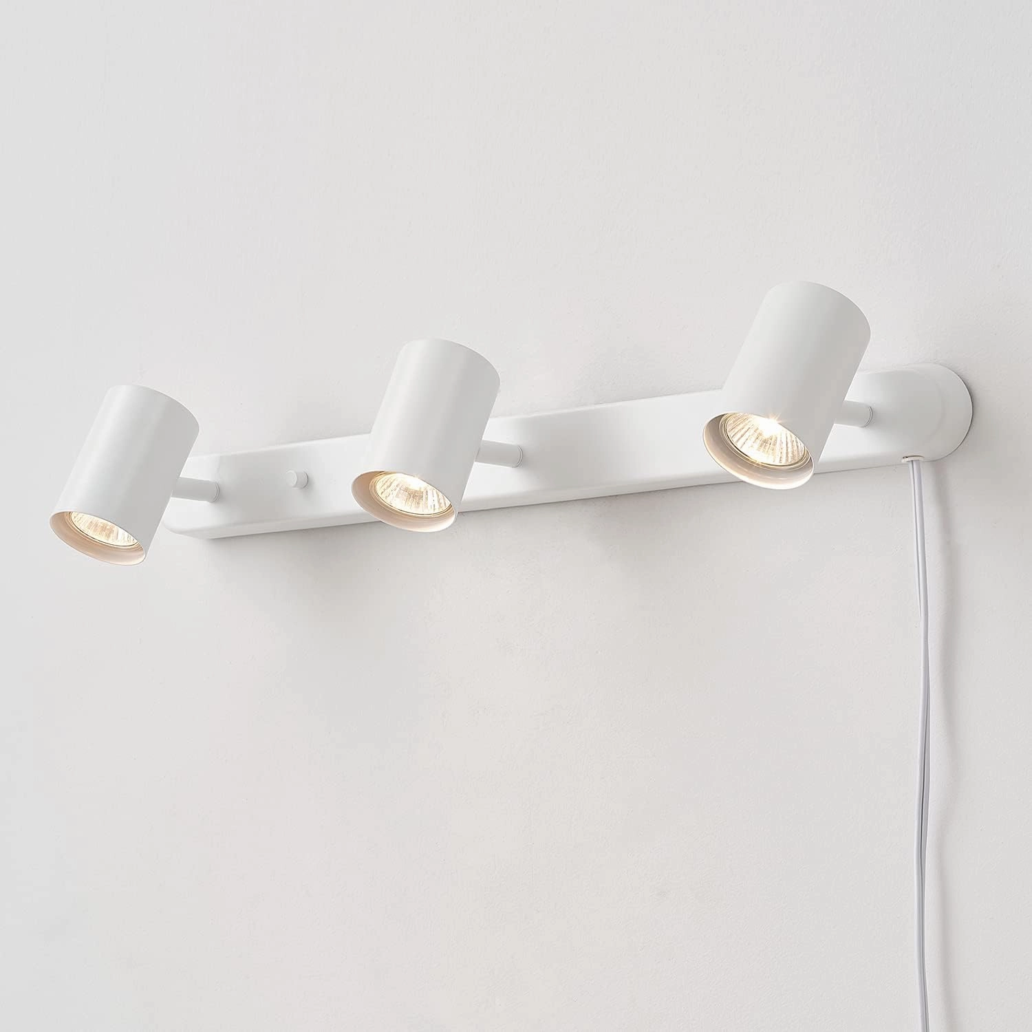 GLOBE Electric 60024 3-Light Plug-in Track Lighting, Adjustable Heads, Matte White Finish, 22-inch, GU10 Base, 15-Foot Cord with in-Line Switch, Modern Ceiling Light for Apartments and Rentals