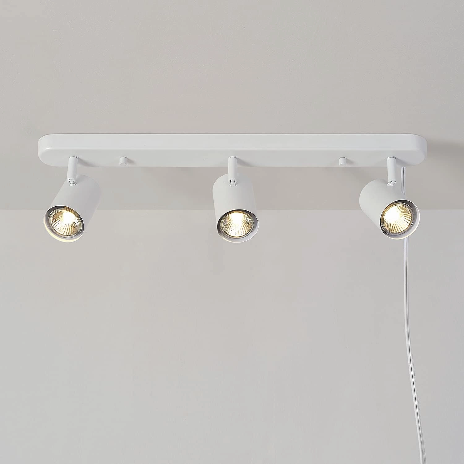 GLOBE Electric 60024 3-Light Plug-in Track Lighting, Adjustable Heads, Matte White Finish, 22-inch, GU10 Base, 15-Foot Cord with in-Line Switch, Modern Ceiling Light for Apartments and Rentals