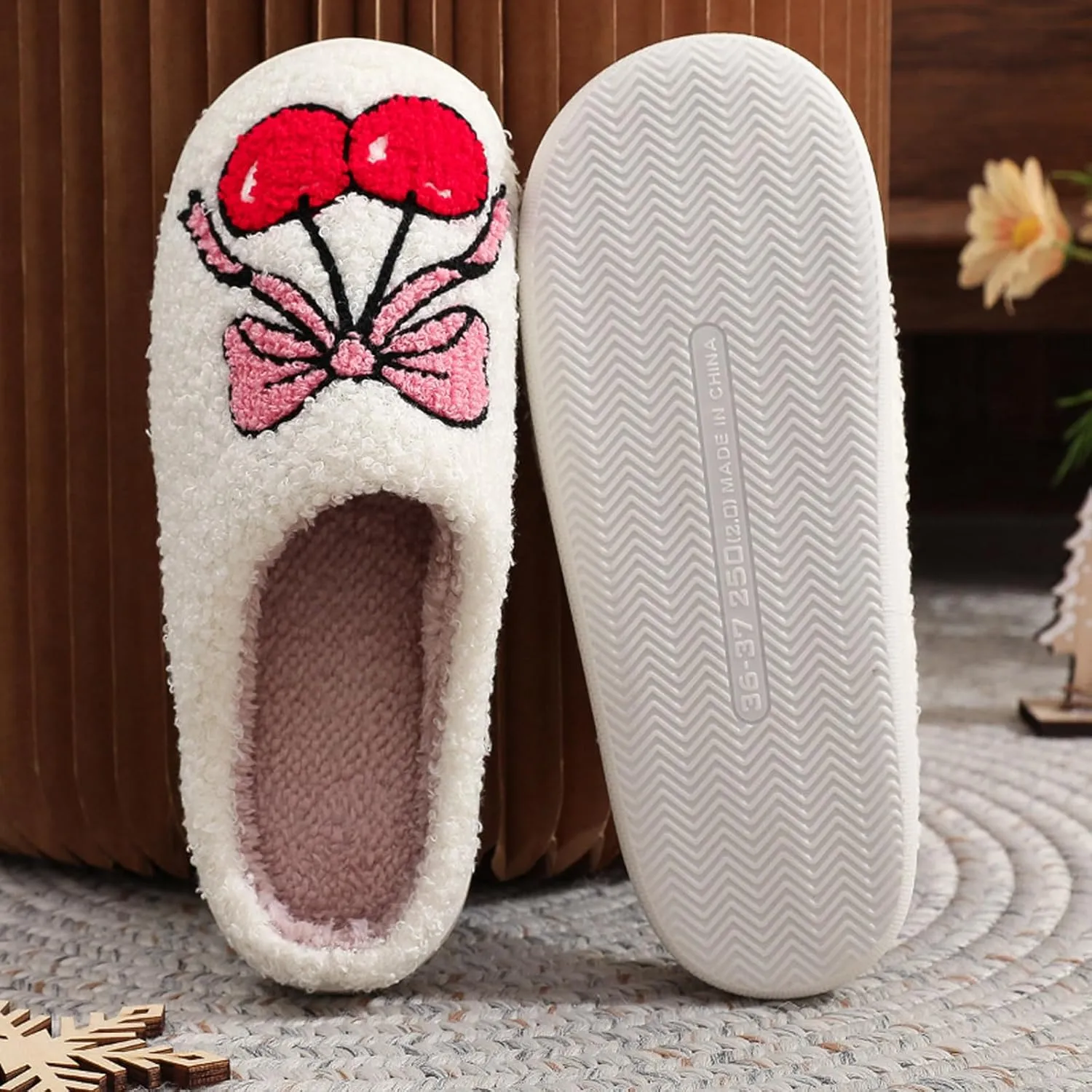 Home Slippers for Women Men Retro Soft Plush Lightweight Pineapple Strawberry Pumpkin Slippers Slip-on Cozy Indoor Outdoor Slippers Anti-Skid Sole 37-38