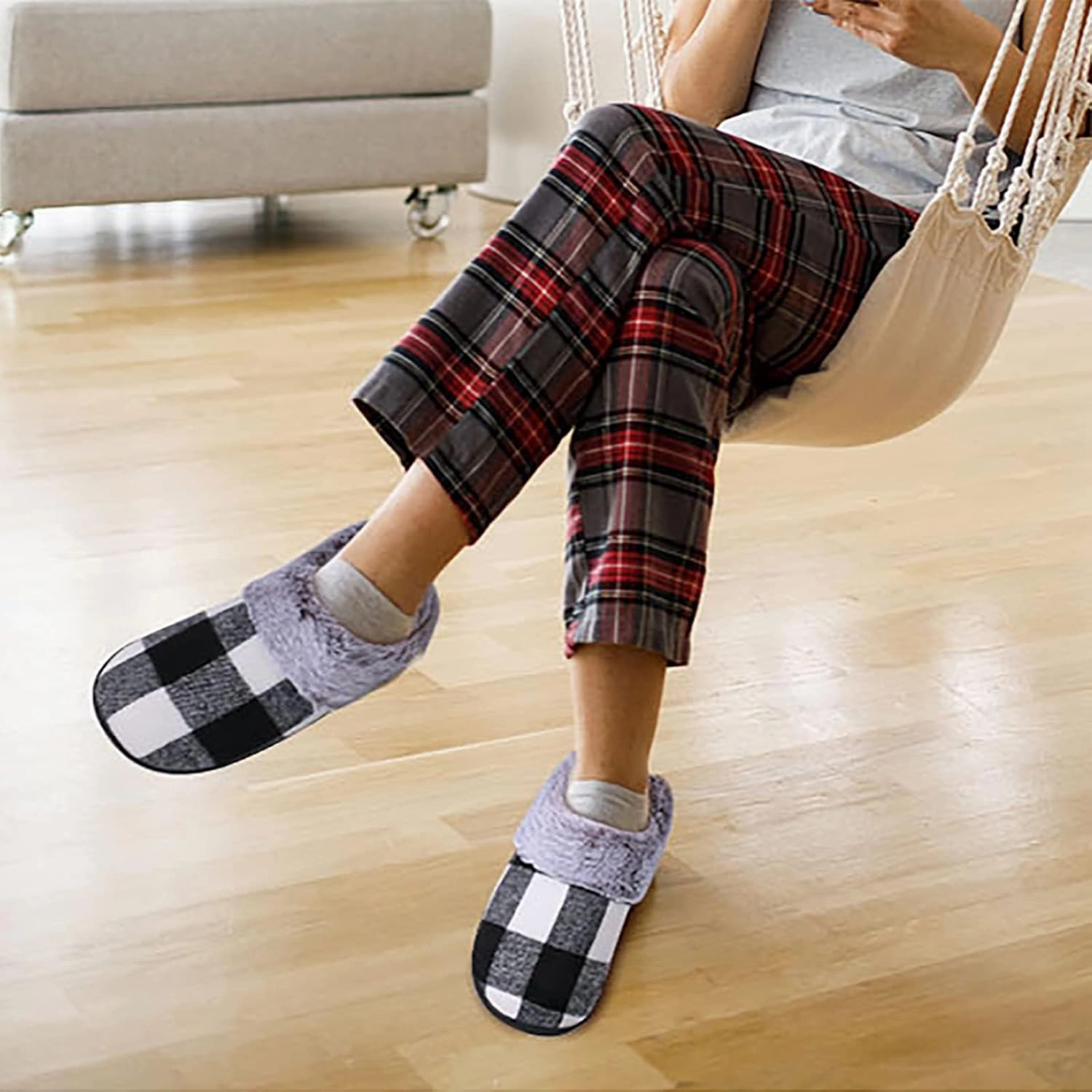 House Slippers for Women Indoor and Outdoor Memory Foam Fuzzy Slippers Bedroom Buffalo plaid Slip-on Shoes Christmas Gift