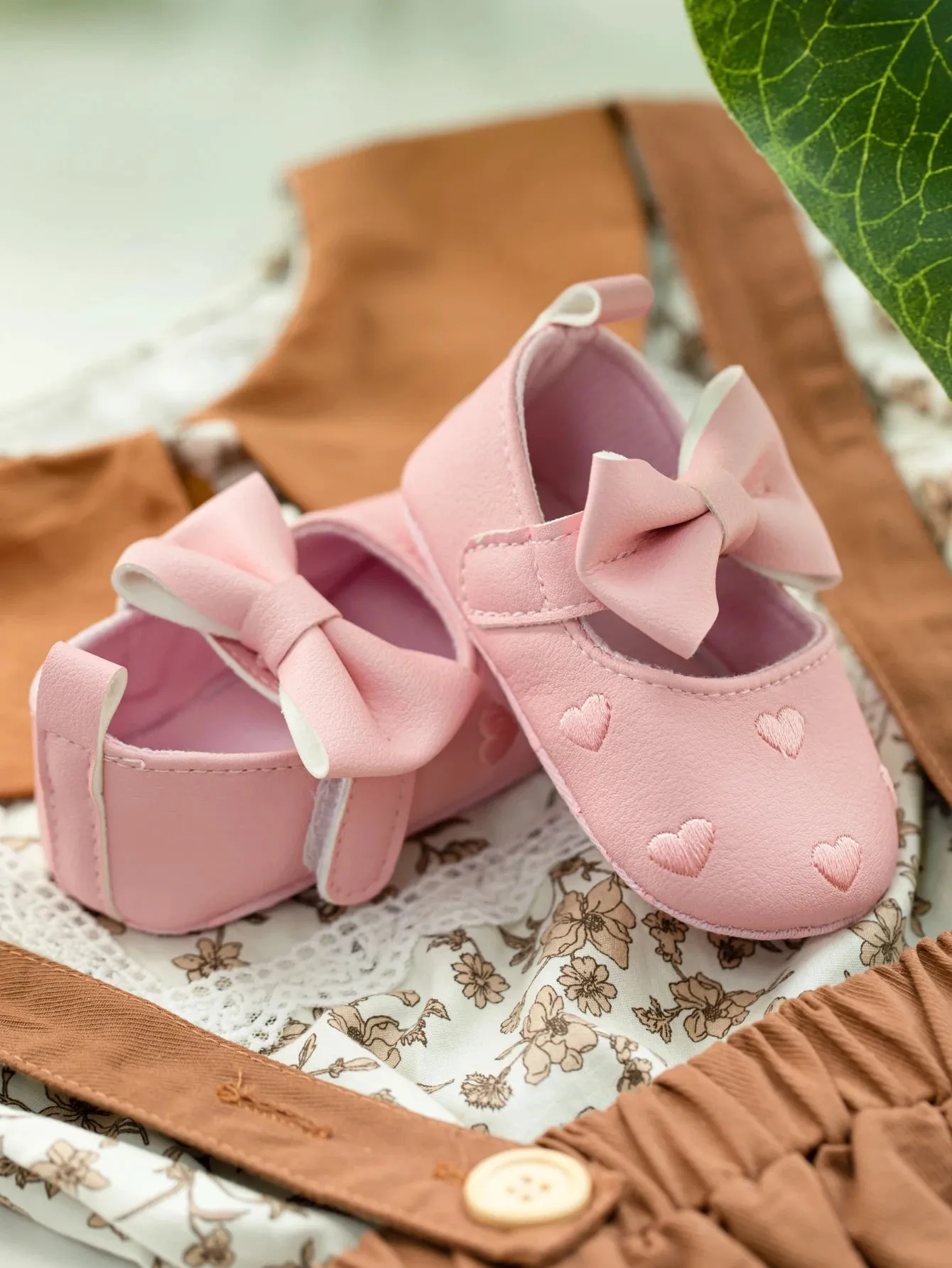 Love Bow Fringe Baby Moccasins – Soft Sole First Walkers