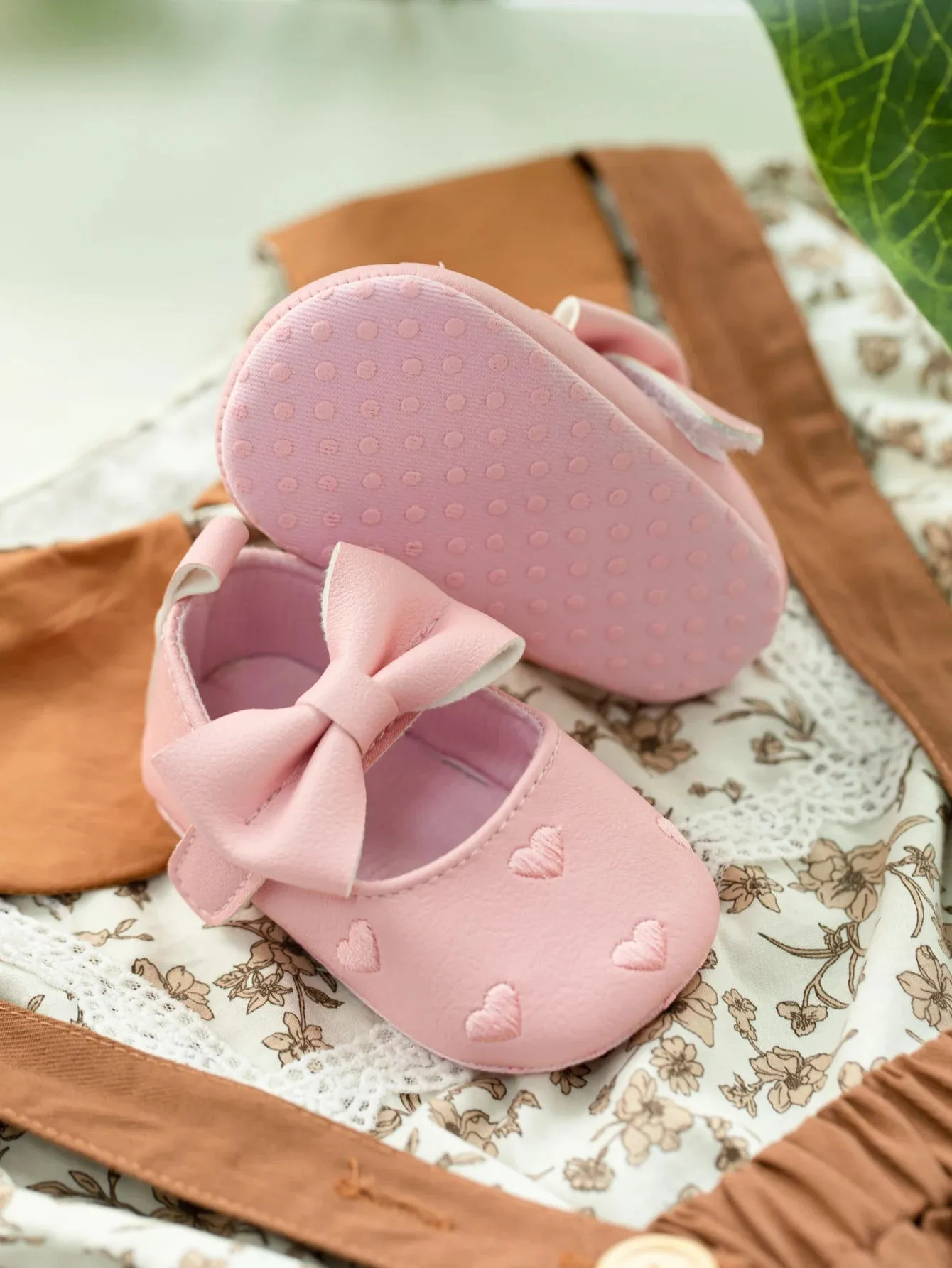 Love Bow Fringe Baby Moccasins – Soft Sole First Walkers