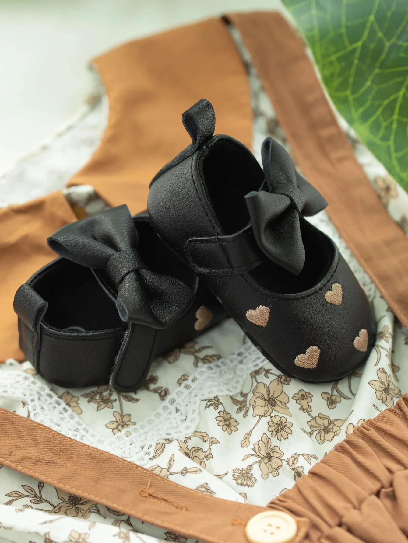 Love Bow Fringe Baby Moccasins – Soft Sole First Walkers