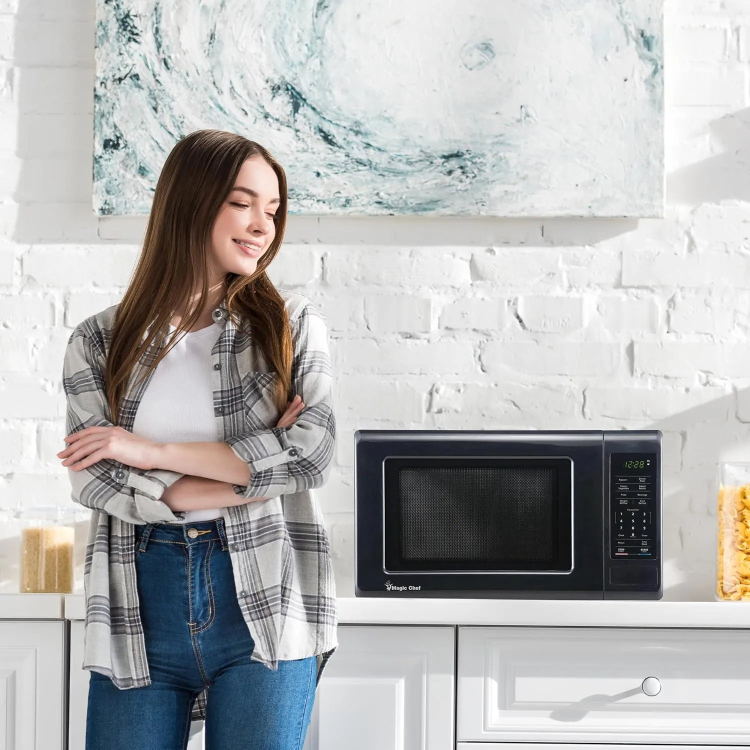 Magic Chef MC77MB Countertop Microwave Oven, Small Microwave for Compact Spaces, 700 Watts, 0.7 Cubic Feet, Black