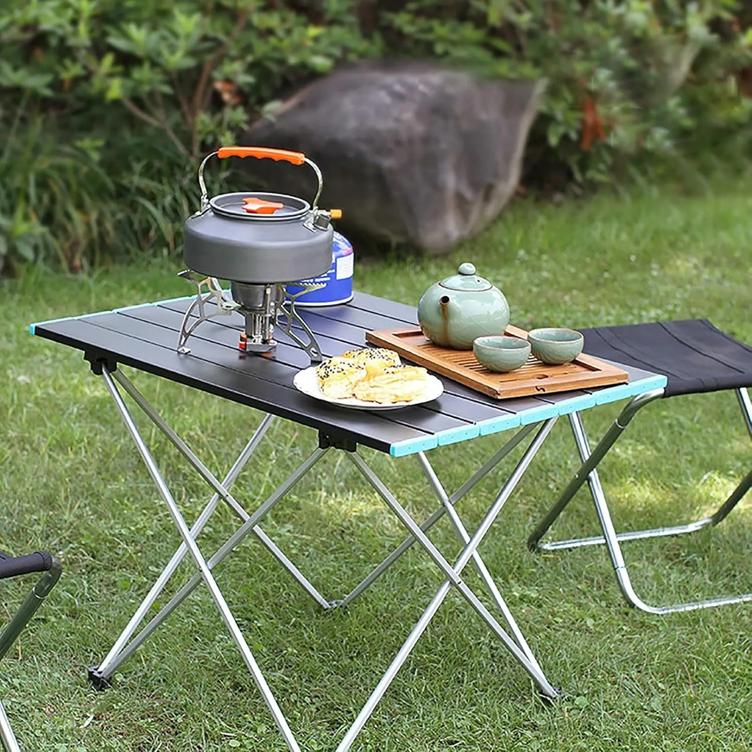 Portable Folding Table，Folding Table, Portable Camping Table with Aluminum Table and Carrying Bag, Easy to Carry, Suitable for Outdoor, Picnic, Beach, Hiking/Black/68X46X40Cm