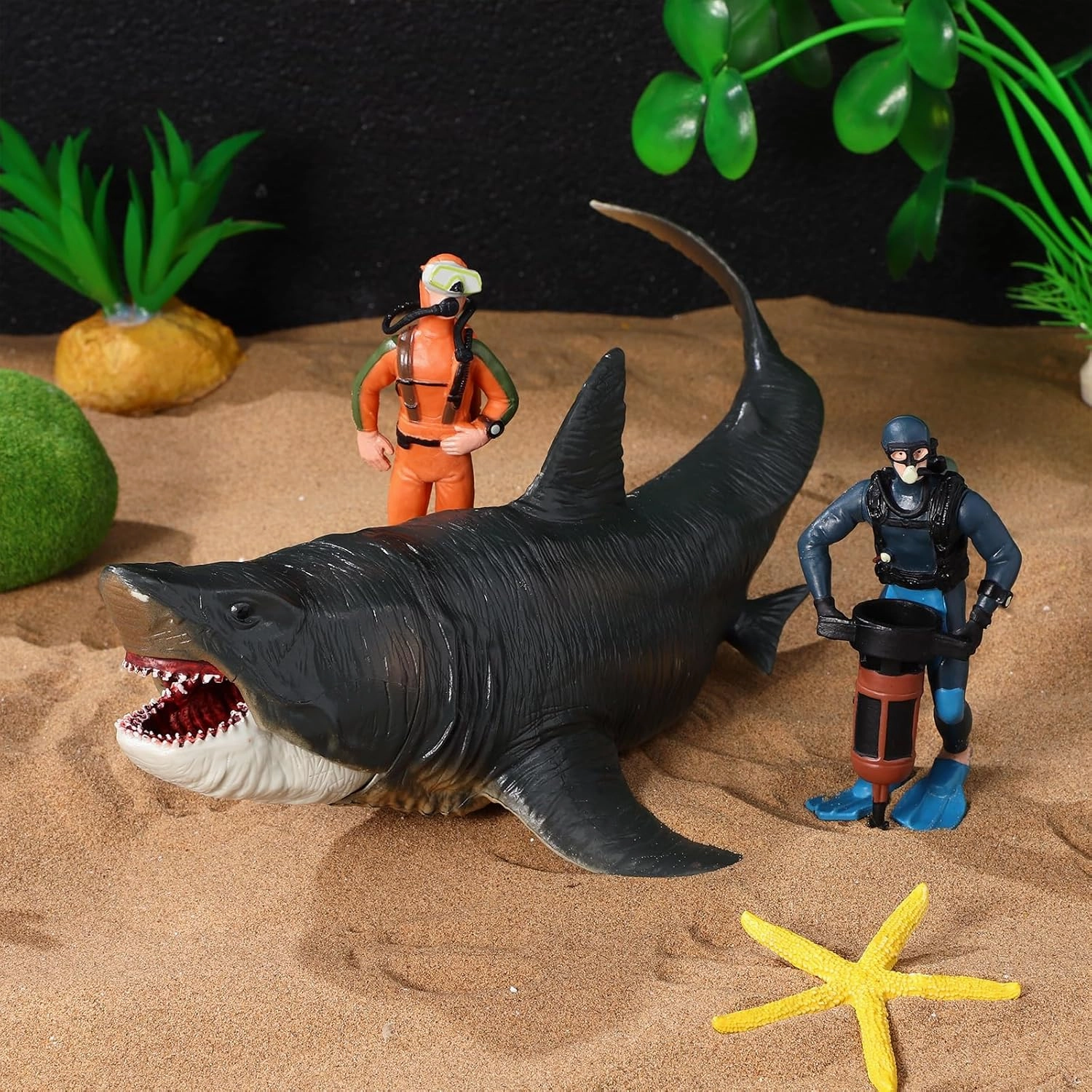 Toyvian Diver with Hose Toy Squid Fish Tank Action Figure Divers: 2PCS Scale Model Sea Animals Scuba Diver Toy Swimmers Diver Figures (as Shown 2 (Diver/Piling Diver/Shark))