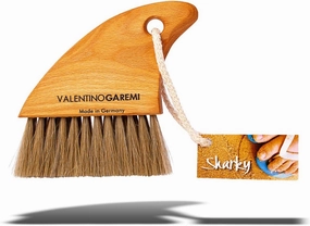 Valentino Garemi Sand Beach Cleaning Brush – Body Skin Feet Sand Remove Eliminate – Easy Beach Bag Clip – Genuine Soft Horse Hair, Shark Fin Design – Made in Germany