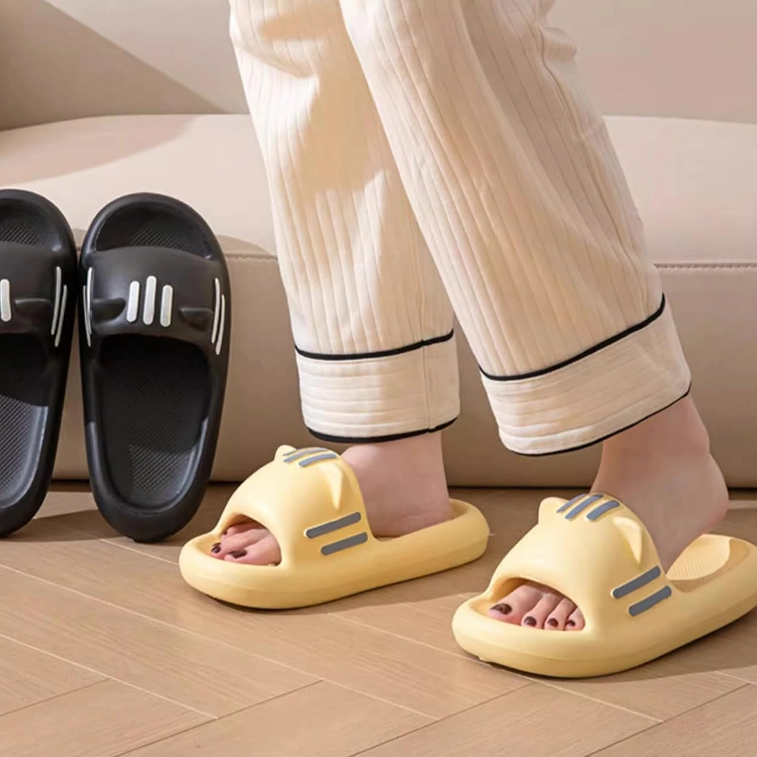 Women’s Slides Cute Bathroom Slippers Non-Slip Cartoon Cat Shaped Indoor Outdoor Summer Slippers