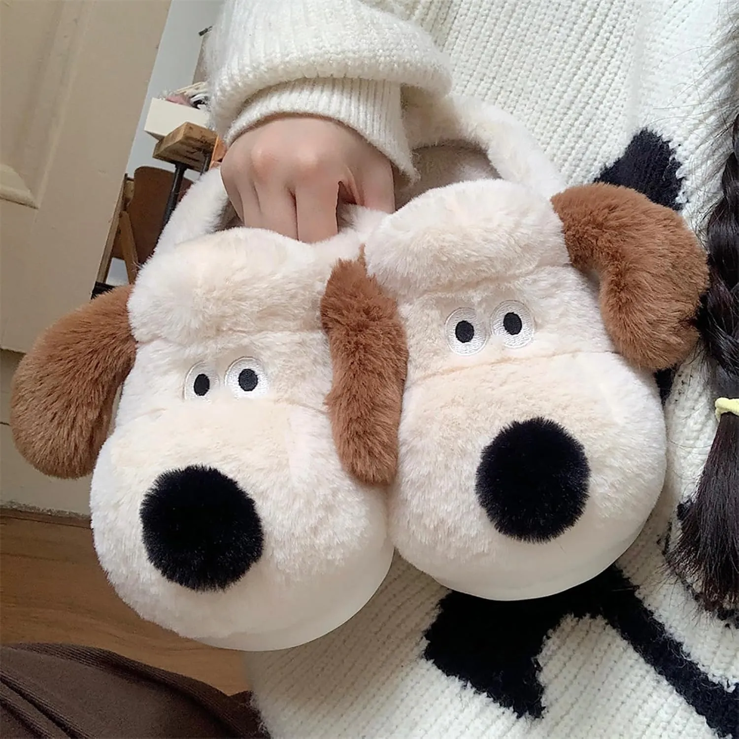 Women's Puppy Slippers - warm plush, cosy and skin-friendly. Non-slip and lightweight sole.