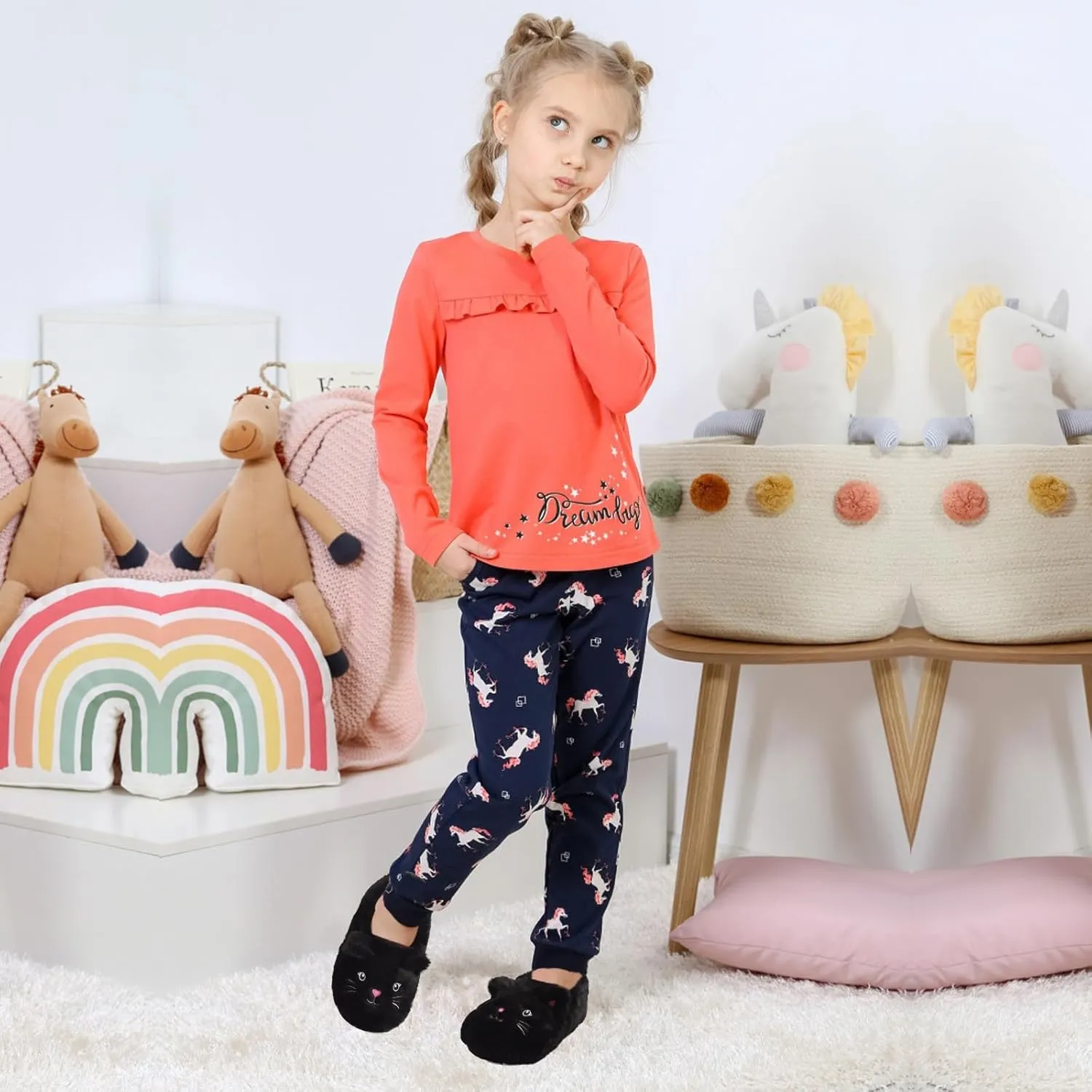 ZGDG Girls Slippers Plush House Slippers Faux Fur No-Slip Shoes Memory Foam Princess House Shoes for Bedroom Indoor Outdoor(Toddler/Little/Big Kid)